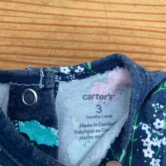 Carter’s baby girl top with button snaps in the back - Picture 2 of 3